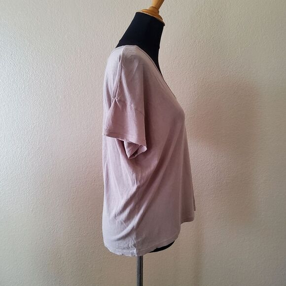 NWT Wildfox Chrissy V-Neck Tee in Atmosphere (Taupe) Size M - Picture 4 of 8